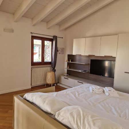 Apartamento Vittoria Al Lago Desenzano del Garda Exterior foto