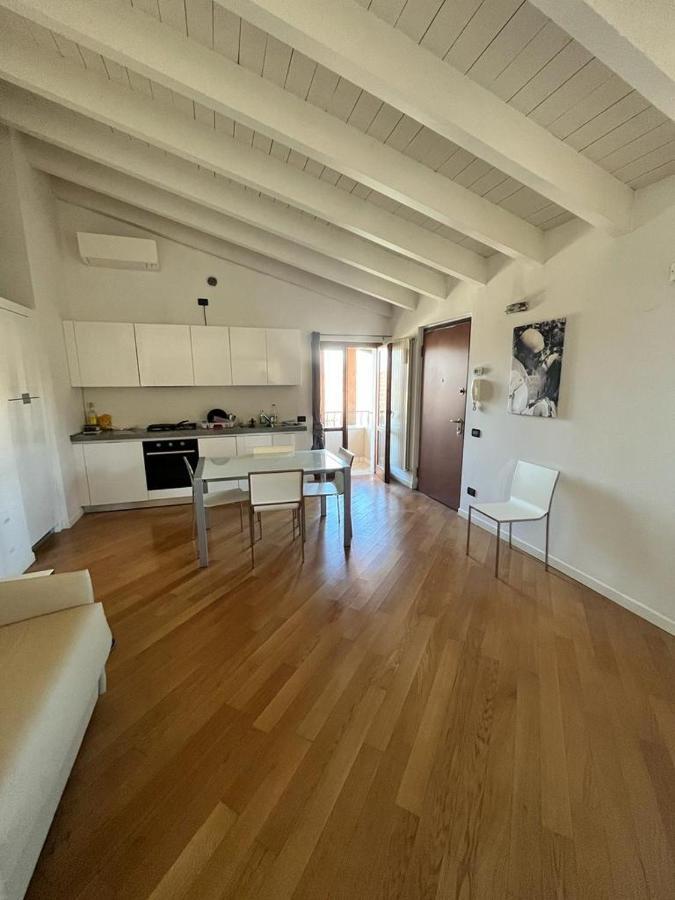 Apartamento Vittoria Al Lago Desenzano del Garda Exterior foto