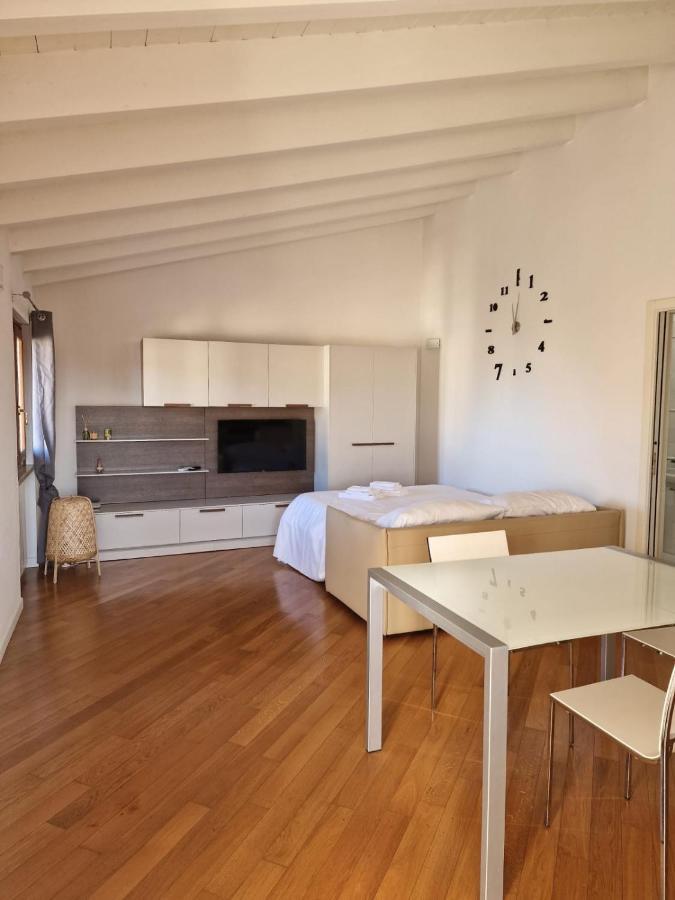 Apartamento Vittoria Al Lago Desenzano del Garda Exterior foto